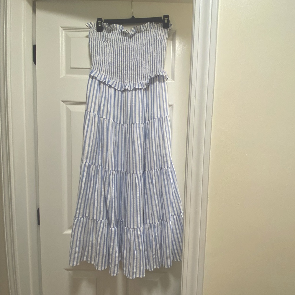 Vici strapless dress- size extra small (runs more like a size small)